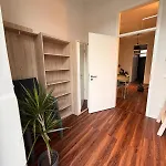 Liv - Zentrale Citywohnung - 2 Schlafzimmer - 4 Betten - Kueche - Ideal Fuer Familien *