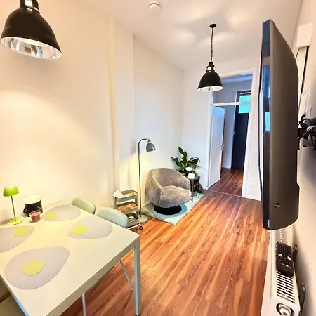 Liv - Zentrale Citywohnung - 2 Schlafzimmer - 4 Betten - Kueche - Ideal Fuer Familien