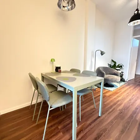 Liv - Zentrale Citywohnung - 2 Schlafzimmer - 4 Betten - Kueche - Ideal Fuer Familien *