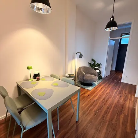 Liv - Zentrale Citywohnung - 2 Schlafzimmer - 4 Betten - Kueche - Ideal Fuer Familien Apartman *