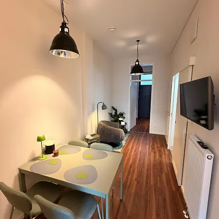 Liv - Zentrale Citywohnung - 2 Schlafzimmer - 4 Betten - Kueche - Ideal Fuer Familien