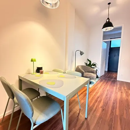 Liv - Zentrale Citywohnung - 2 Schlafzimmer - 4 Betten - Kueche - Ideal Fuer Familien Apartman *